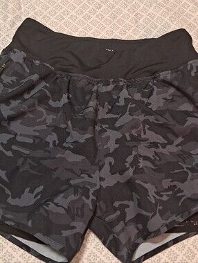 Bikewa Women's Black and Charcoal Camo Stretch Athletic Padded Shorts Sz M